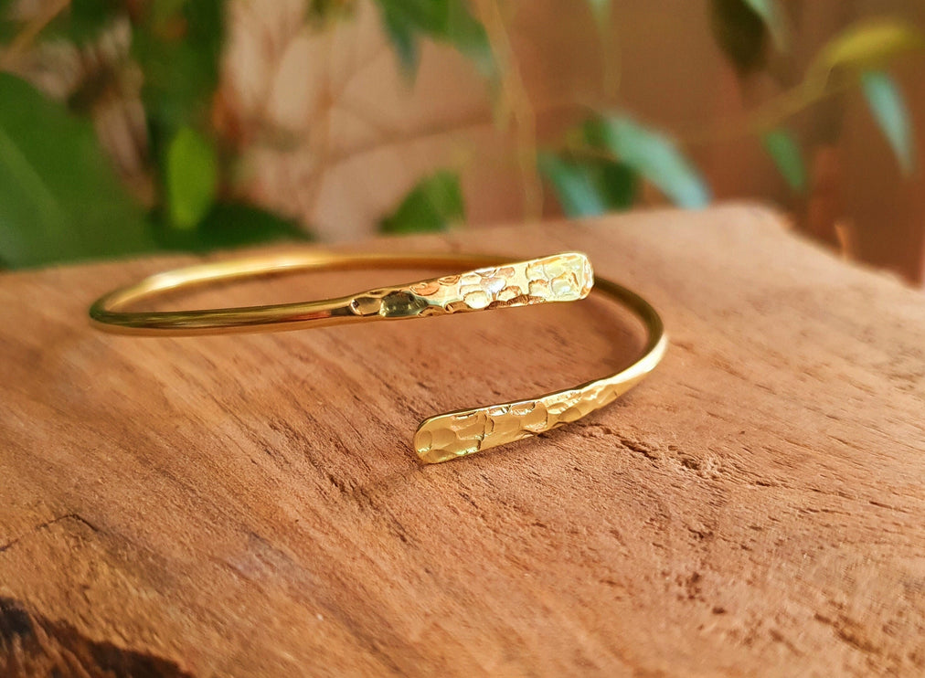 Gold Bangle / Hammered Golden Bracelet / Boho Chic Jewelry / Rustic / Women's Brass Bracelet / Minimalist Bangle / Contemporary