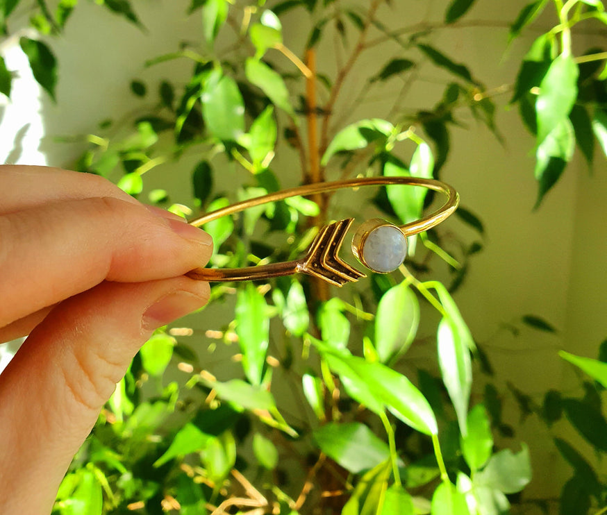 Moonstone Arrow Bracelet / Bangle / Brass / Ethnic / Rustic / Bohemian / Hippie / Gypsy / Psy / Chic / Jewellery / Body / Adjustable