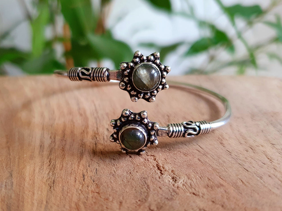 Bali Flower Silver Bracelet / Labradorite / Bangle / Ethnic / Rustic / Bohemian / Hippie / Gypsy / Psy / Adjustable