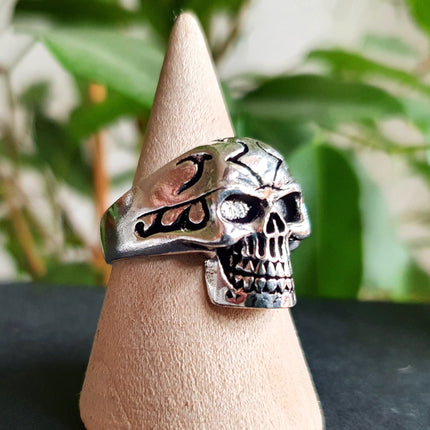 Silver Skull Ring / Mens Ring / Large size / Goth / Punk / Steampunk / Halloween / Mens jewelery / mens gift