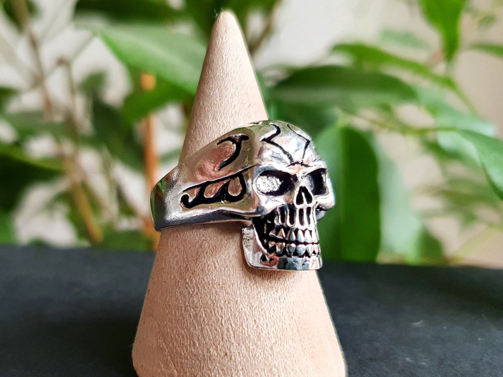 Silver Skull Ring / Mens Ring / Large size / Goth / Punk / Steampunk / Halloween / Mens jewelery / mens gift