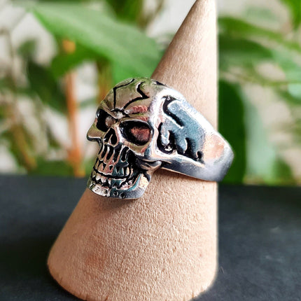 Silver Skull Ring / Mens Ring / Large size / Goth / Punk / Steampunk / Halloween / Mens jewelery / mens gift