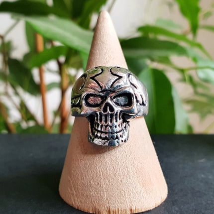 Silver Skull Ring / Mens Ring / Large size / Goth / Punk / Steampunk / Halloween / Mens jewelery / mens gift