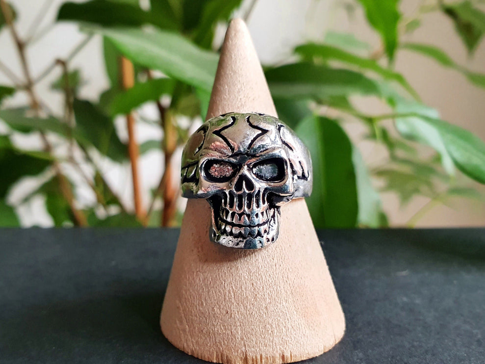 Silver Skull Ring / Mens Ring / Large size / Goth / Punk / Steampunk / Halloween / Mens jewelery / mens gift