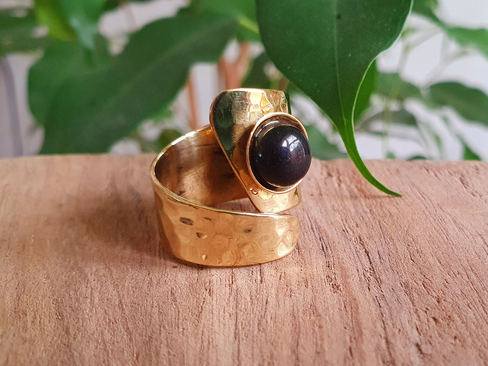 Ethnic style Brass & Black Onyx Ring / Adjustable / Boho / Bohemian / Psy / Rustic / Tribal / Gypsy / Festival / Healing / Festival