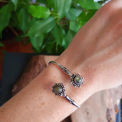 Bali Flower Silver Bracelet / Black Onyx / Bangle / Ethnic / Rustic / Bohemian / Hippie / Gypsy / Psy / Adjustable