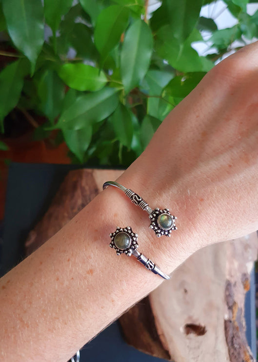 Bali Flower Silver Bracelet / Black Onyx / Bangle / Ethnic / Rustic / Bohemian / Hippie / Gypsy / Psy / Adjustable