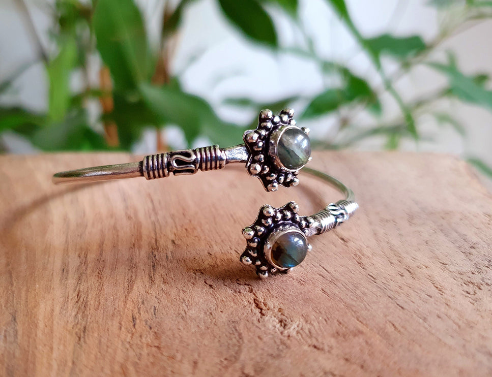 Bali Flower Silver Bracelet / Labradorite / Bangle / Ethnic / Rustic / Bohemian / Hippie / Gypsy / Psy / Adjustable