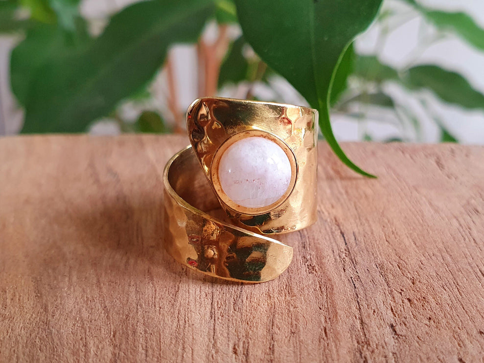 Ethnic style Brass & Moonstone Ring / Adjustable / Boho / Bohemian / Psy / Rustic / Tribal / Gypsy / Festival / Healing / Festival