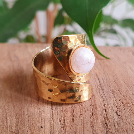 Ethnic style Brass & Moonstone Ring / Adjustable / Boho / Bohemian / Psy / Rustic / Tribal / Gypsy / Festival / Healing / Festival