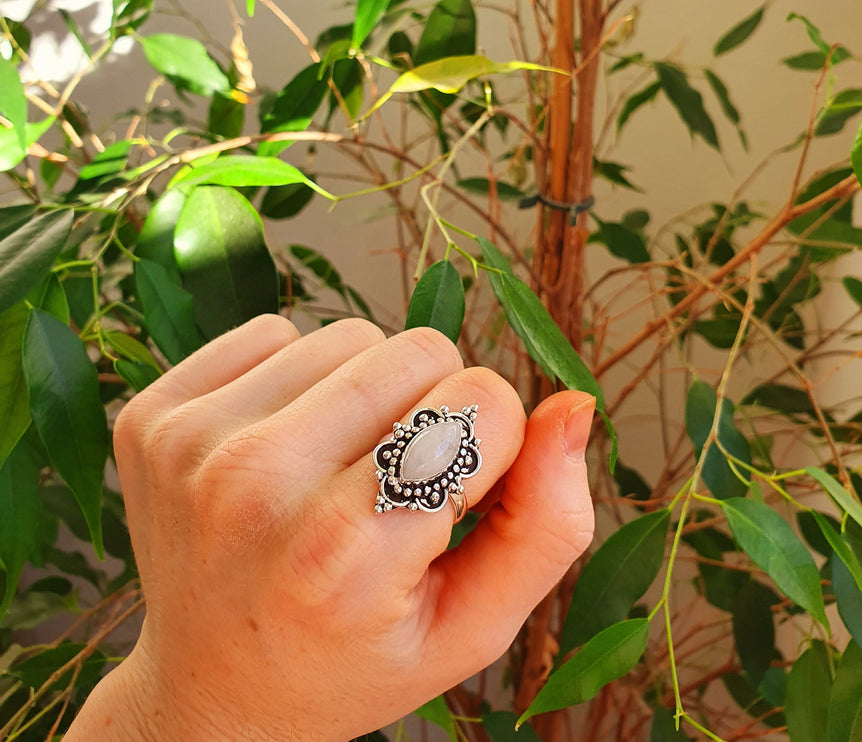 Bohemian style Moonstone and Silver Ring / Hippie / Boho / Ethnic / Rustic / Tribal / Gypsy / Festival / Healing / Festival / Small