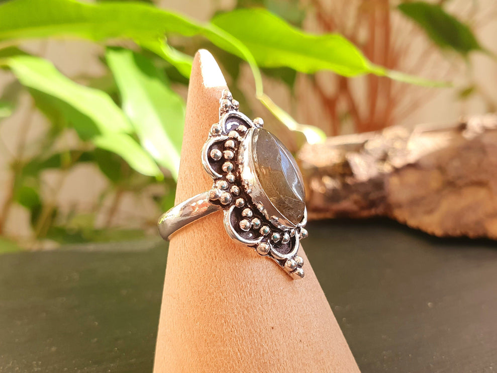 Ethnic style Silver & Labradorite / Small size / Boho / Bohemian / Rustic / Tribal / Gypsy / Festival