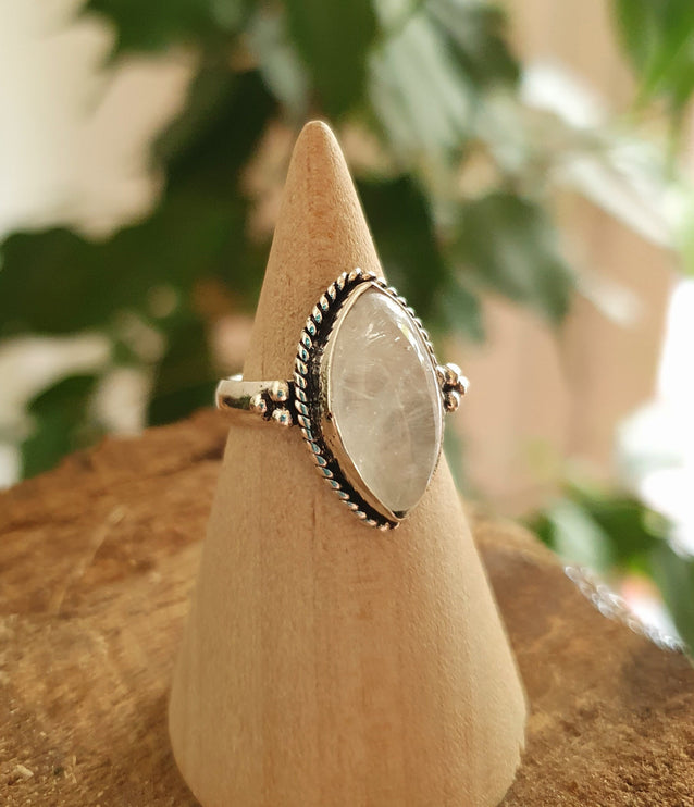 Bohemian style Moonstone and Silver Ring / Hippie / Boho / Ethnic / Rustic / Tribal / Gypsy / Festival / Healing / Festival / Small