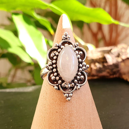 Bohemian style Moonstone and Silver Ring / Hippie / Boho / Ethnic / Rustic / Tribal / Gypsy / Festival / Healing / Festival / Small