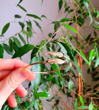 Brass Feather Bangle, Golden Feather Bracelet Women, Boho Bangle Women, Gift for Her, Ethnic Gift idea, Hippie Gift