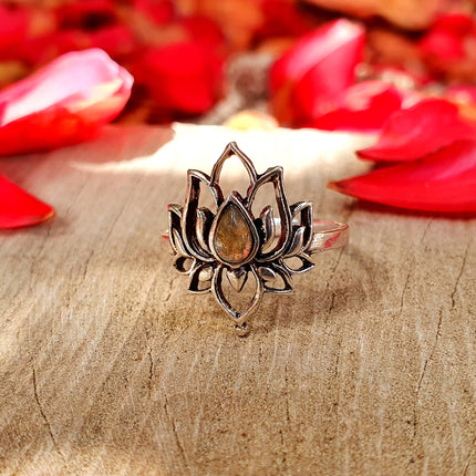 Labradorite Silver Lotus Flower Ring / Boho / Ethnic / Rustic / Tribal / Gypsy / Festival / Indian / Healing / Festival