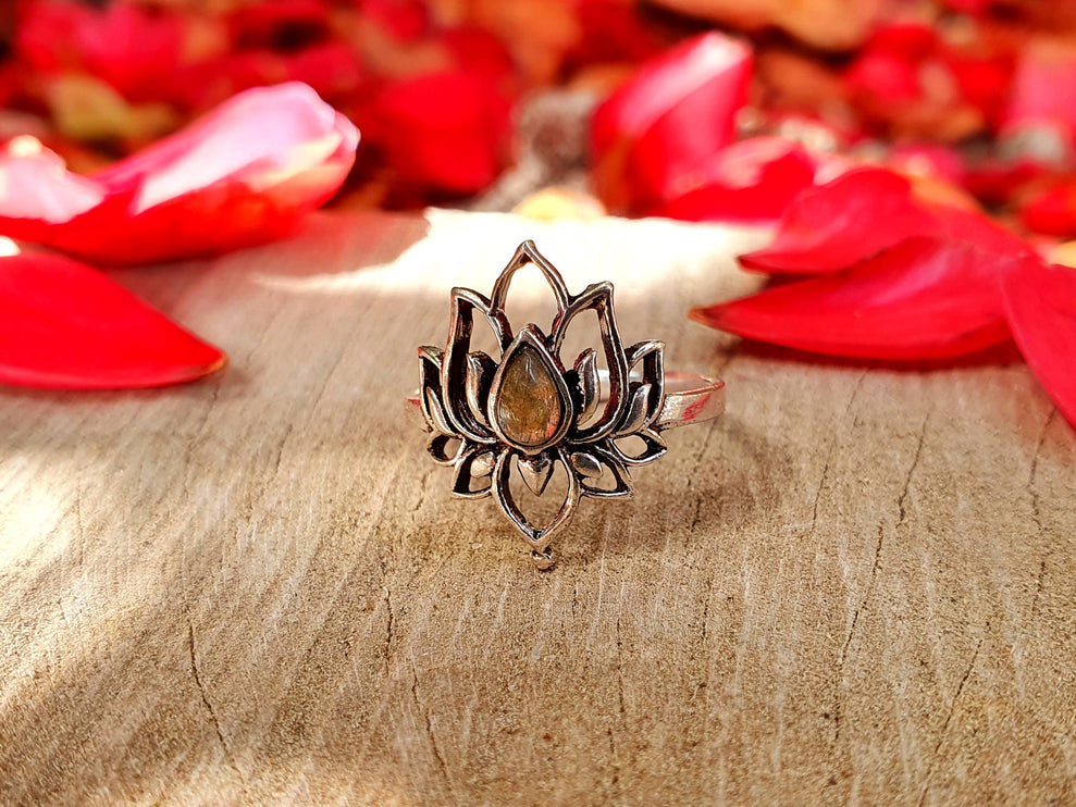 Labradorite Silver Lotus Flower Ring / Boho / Ethnic / Rustic / Tribal / Gypsy / Festival / Indian / Healing / Festival