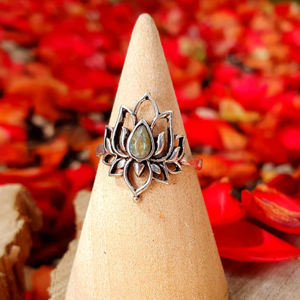 Labradorite Silver Lotus Flower Ring / Boho / Ethnic / Rustic / Tribal / Gypsy / Festival / Indian / Healing / Festival