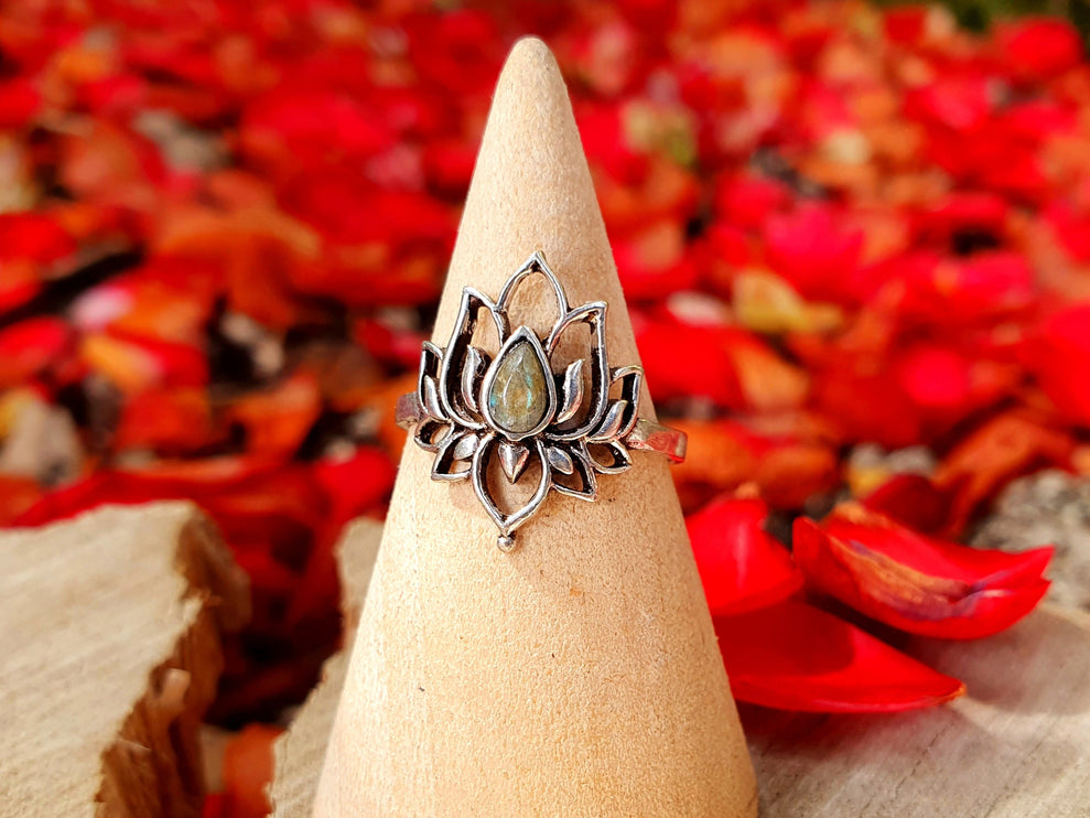 Labradorite Silver Lotus Flower Ring / Boho / Ethnic / Rustic / Tribal / Gypsy / Festival / Indian / Healing / Festival