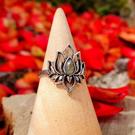 Labradorite Silver Lotus Flower Ring / Boho / Ethnic / Rustic / Tribal / Gypsy / Festival / Indian / Healing / Festival