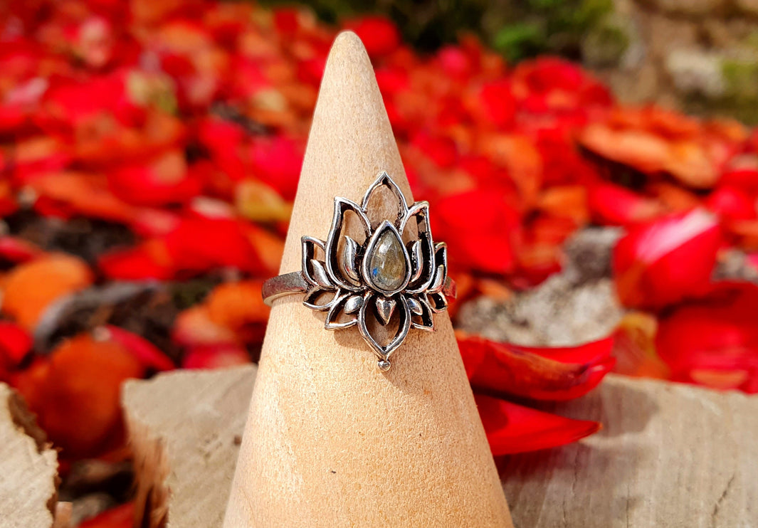 Labradorite Silver Lotus Flower Ring / Boho / Ethnic / Rustic / Tribal / Gypsy / Festival / Indian / Healing / Festival