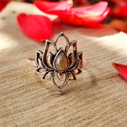 Labradorite Silver Lotus Flower Ring / Boho / Ethnic / Rustic / Tribal / Gypsy / Festival / Indian / Healing / Festival