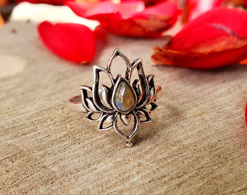 Labradorite Silver Lotus Flower Ring / Boho / Ethnic / Rustic / Tribal / Gypsy / Festival / Indian / Healing / Festival