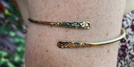 Hammered Brass Arm Bracelet / Boho / Tribal / Spiral / Bangle/ Ethnic / Rustic / Bohemian / Hippie / Body jewellery / Psy / Adjustable