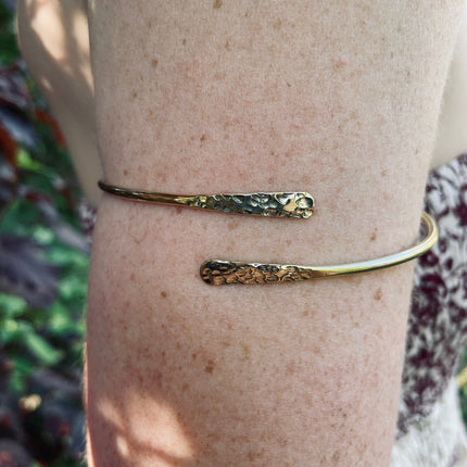 Hammered Brass Arm Bracelet / Boho / Tribal / Spiral / Bangle/ Ethnic / Rustic / Bohemian / Hippie / Body jewellery / Psy / Adjustable