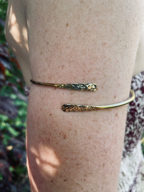 Hammered Brass Arm Bracelet / Boho / Tribal / Spiral / Bangle/ Ethnic / Rustic / Bohemian / Hippie / Body jewellery / Psy / Adjustable