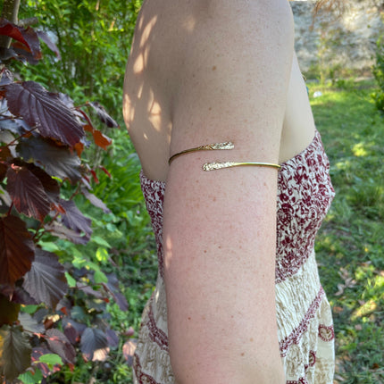 Hammered Brass Arm Bracelet / Boho / Tribal / Spiral / Bangle/ Ethnic / Rustic / Bohemian / Hippie / Body jewellery / Psy / Adjustable