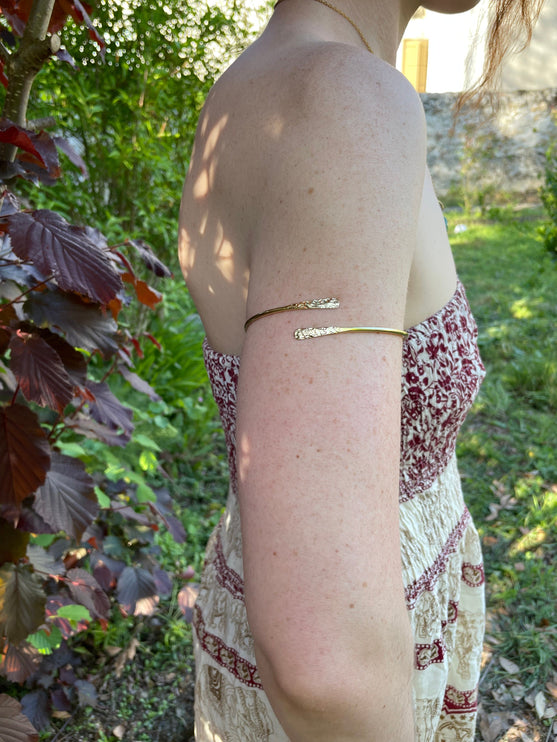 Hammered Brass Arm Bracelet / Boho / Tribal / Spiral / Bangle/ Ethnic / Rustic / Bohemian / Hippie / Body jewellery / Psy / Adjustable