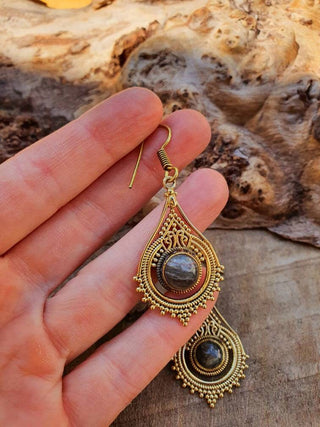 Labradorite Dangle earrings Gold Brass / Birth Stone / lithnotherapy / Ethnic / rustic, yoga, hippie, gypsy psy, boho, bohemian, festival