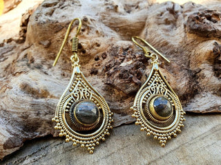 Labradorite Dangle earrings Gold Brass / Birth Stone / lithnotherapy / Ethnic / rustic, yoga, hippie, gypsy psy, boho, bohemian, festival