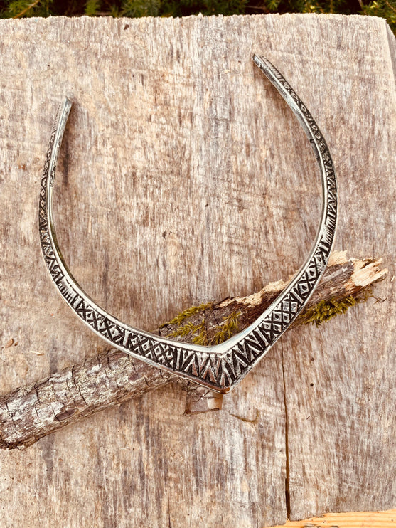 Ethnic Choker Silver Necklace / Rustic / Gypsy / Lightweight / Boho / Tribal / Hippie / Rustic / Vegan / Aztec