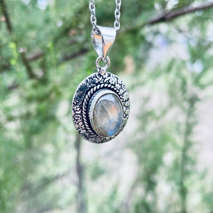 Labradorite Silver Necklace / Simple / Classic / Hypoallergenic / Boho / Inca / Ethnic / Hypoallergenic / Illuminati