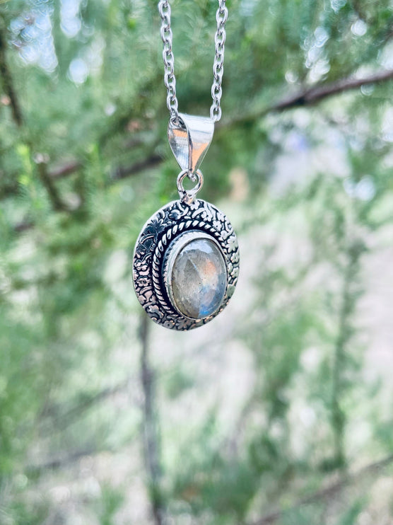 Labradorite Silver Necklace / Simple / Classic / Hypoallergenic / Boho / Inca / Ethnic / Hypoallergenic / Illuminati