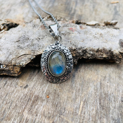 Labradorite Silver Necklace / Simple / Classic / Hypoallergenic / Boho / Inca / Ethnic / Hypoallergenic / Illuminati