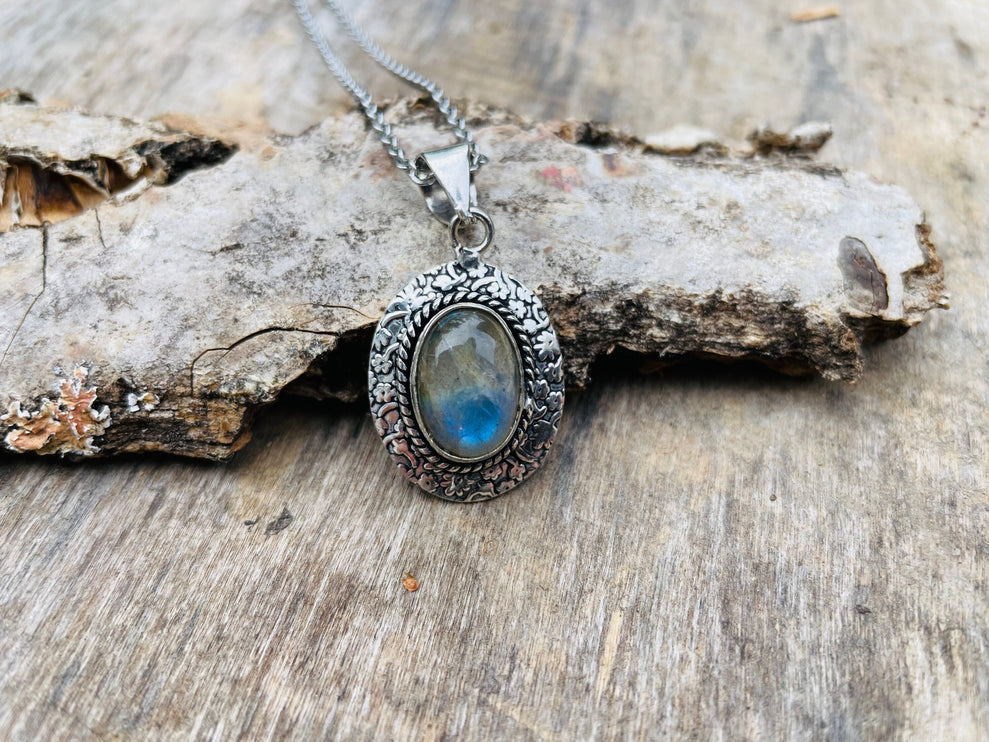 Labradorite Silver Necklace / Simple / Classic / Hypoallergenic / Boho / Inca / Ethnic / Hypoallergenic / Illuminati