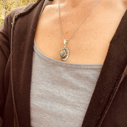 Labradorite Silver Necklace / Simple / Classic / Hypoallergenic / Boho / Inca / Ethnic / Hypoallergenic / Illuminati