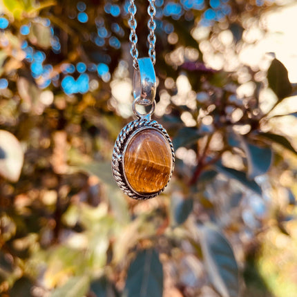 Tiger Eye Silver Necklace / Simple / Classic / Hypoallergenic / Boho / Crystal Jewelery / Ethnic / Hypoallergenic / Illuminati