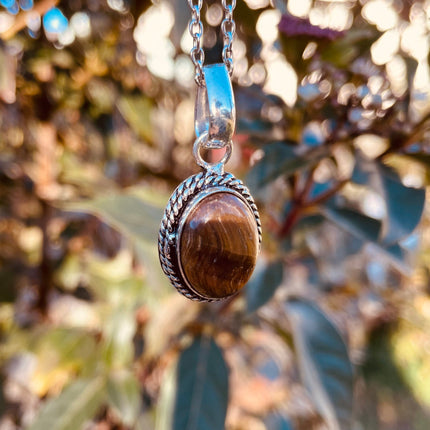 Tiger Eye Silver Necklace / Simple / Classic / Hypoallergenic / Boho / Crystal Jewelery / Ethnic / Hypoallergenic / Illuminati