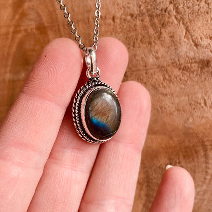 Labradorite Necklace Silver Chain / Simple / Classic / Hypoallergenic / Boho / Crystal Jewelery / Ethnic / Hypoallergenic / Illuminati