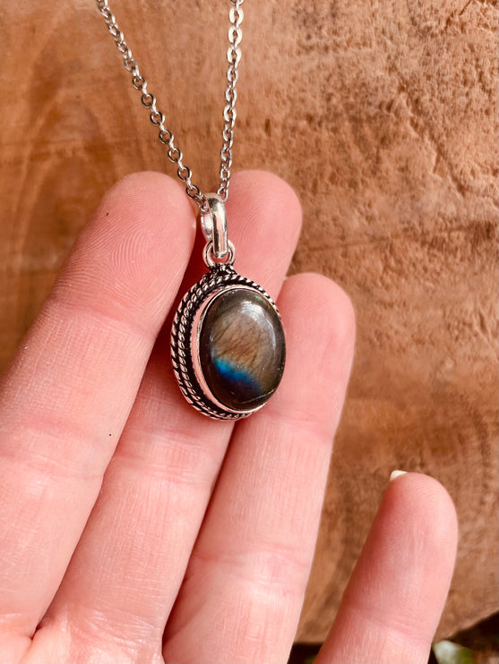 Labradorite Necklace Silver Chain / Simple / Classic / Hypoallergenic / Boho / Crystal Jewelery / Ethnic / Hypoallergenic / Illuminati