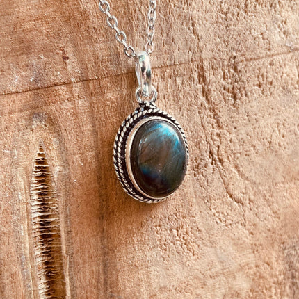 Labradorite Necklace Silver Chain / Simple / Classic / Hypoallergenic / Boho / Crystal Jewelery / Ethnic / Hypoallergenic / Illuminati