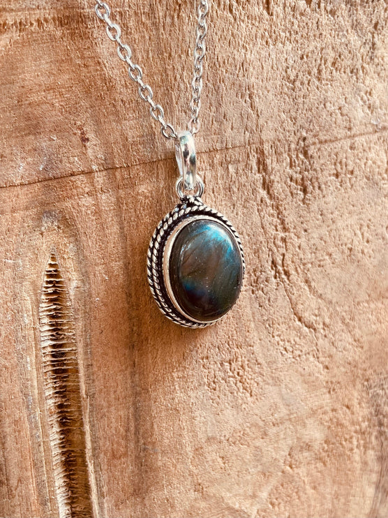 Labradorite Necklace Silver Chain / Simple / Classic / Hypoallergenic / Boho / Crystal Jewelery / Ethnic / Hypoallergenic / Illuminati