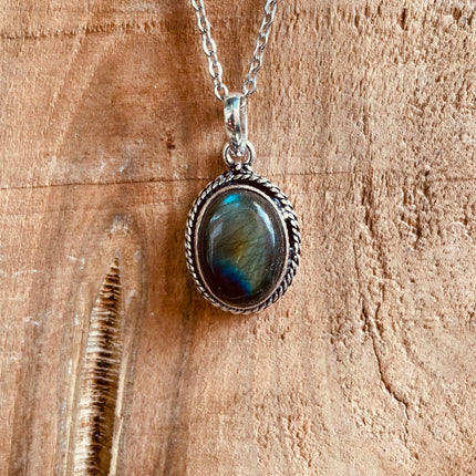 Labradorite Necklace Silver Chain / Simple / Classic / Hypoallergenic / Boho / Crystal Jewelery / Ethnic / Hypoallergenic / Illuminati