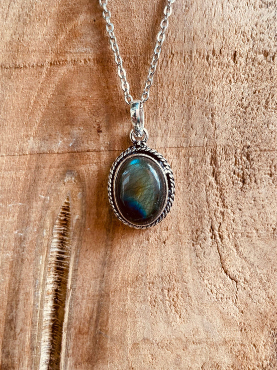 Labradorite Necklace Silver Chain / Simple / Classic / Hypoallergenic / Boho / Crystal Jewelery / Ethnic / Hypoallergenic / Illuminati