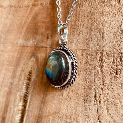 Labradorite Necklace Silver Chain / Simple / Classic / Hypoallergenic / Boho / Crystal Jewelery / Ethnic / Hypoallergenic / Illuminati