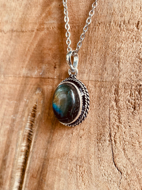 Labradorite Necklace Silver Chain / Simple / Classic / Hypoallergenic / Boho / Crystal Jewelery / Ethnic / Hypoallergenic / Illuminati